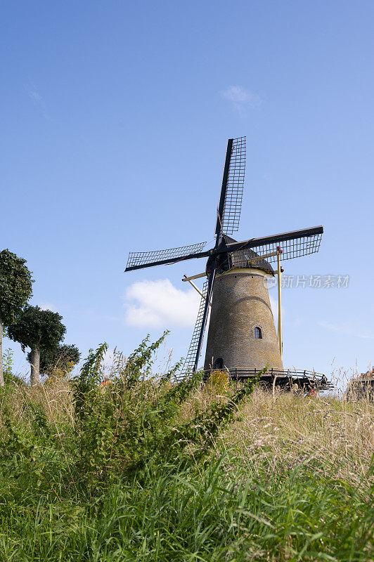 夏天在Zierikzee的Molen Den Haas旧风车